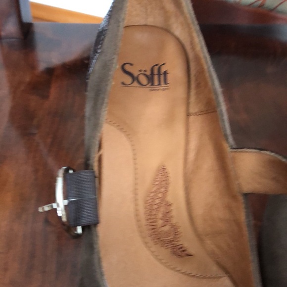 Söfft Suede and Patent Leather Mary Jane style Pumps - Picture 12 of 12